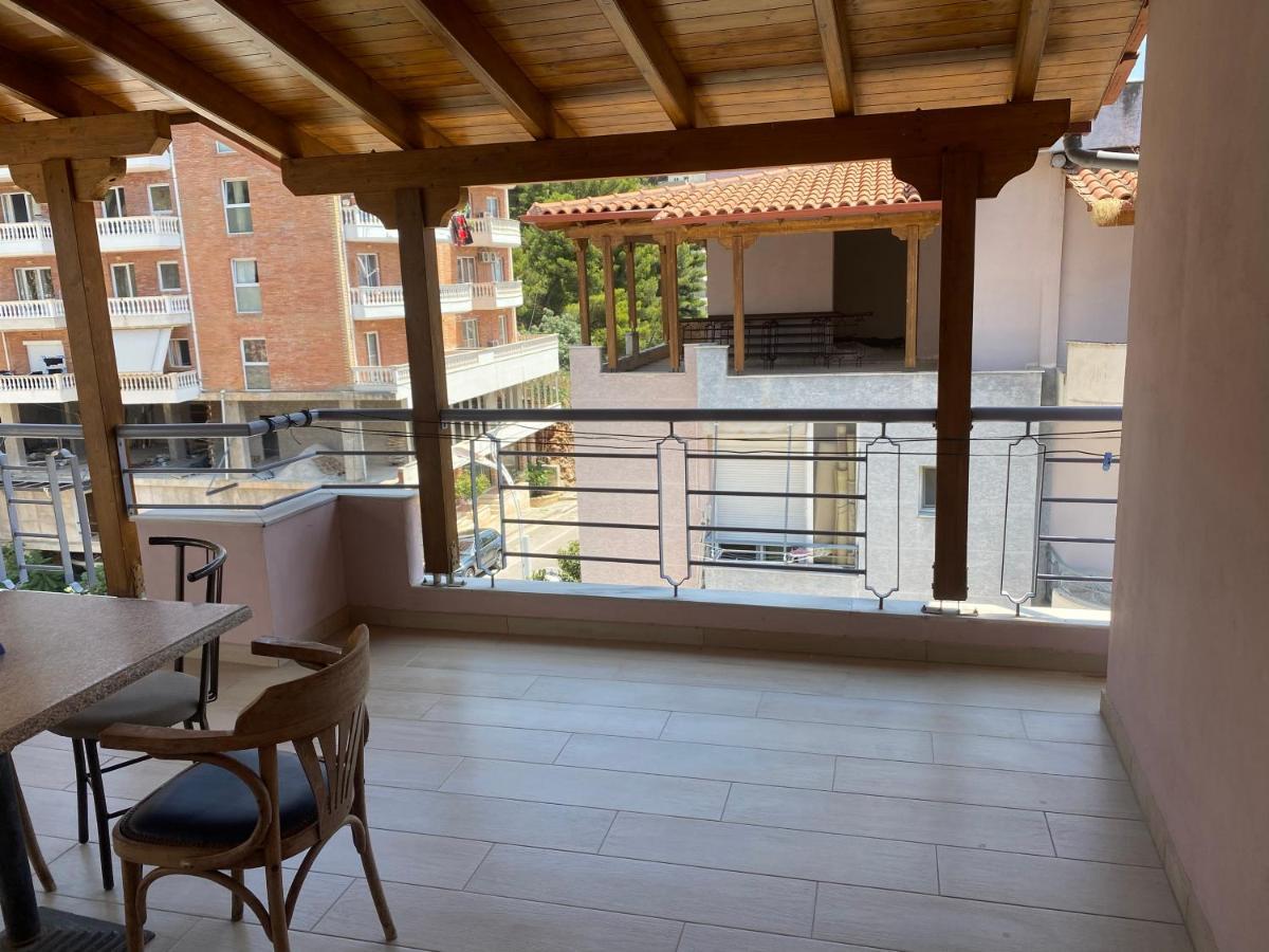 Blue Breeze Attic Apartments Sarandë Exteriör bild