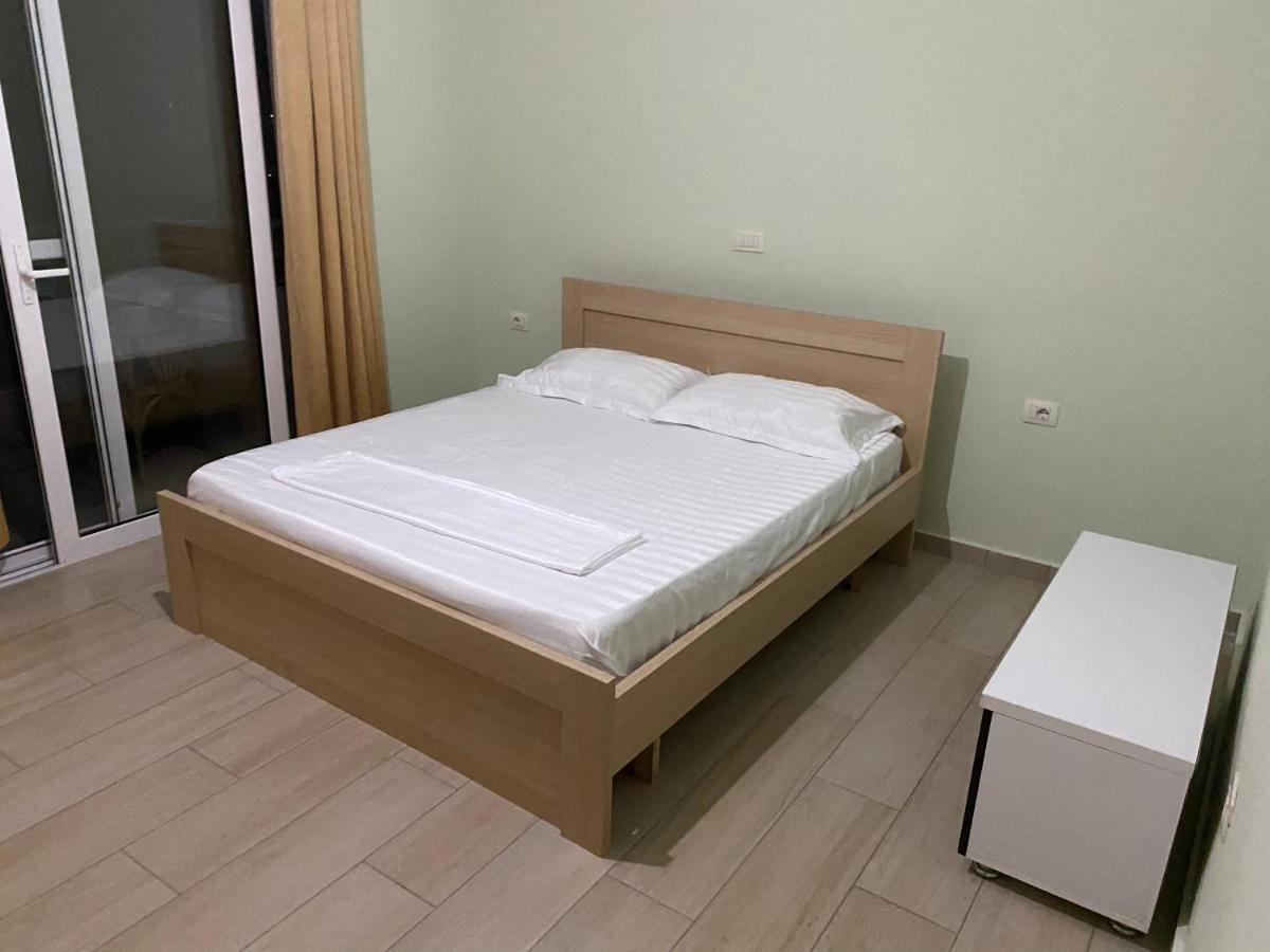 Blue Breeze Attic Apartments Sarandë Exteriör bild