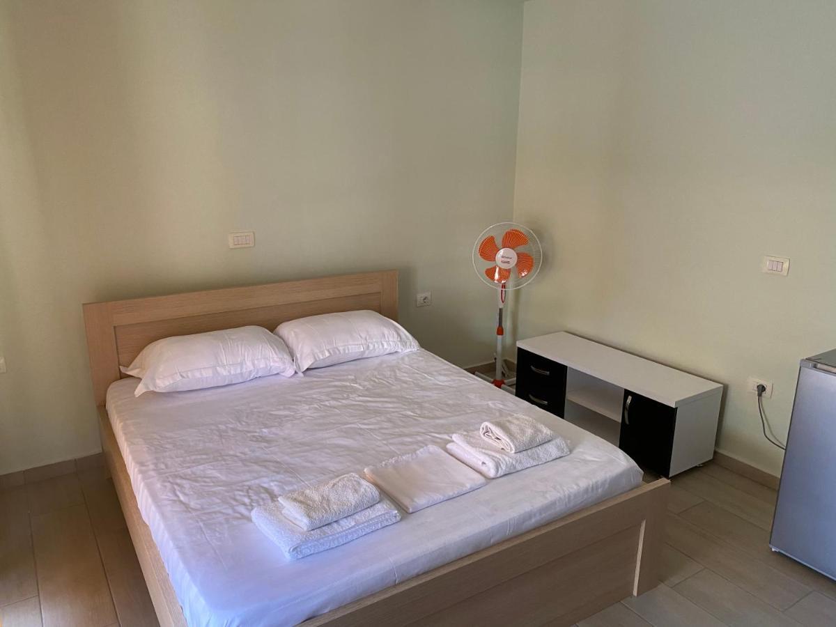 Blue Breeze Attic Apartments Sarandë Exteriör bild