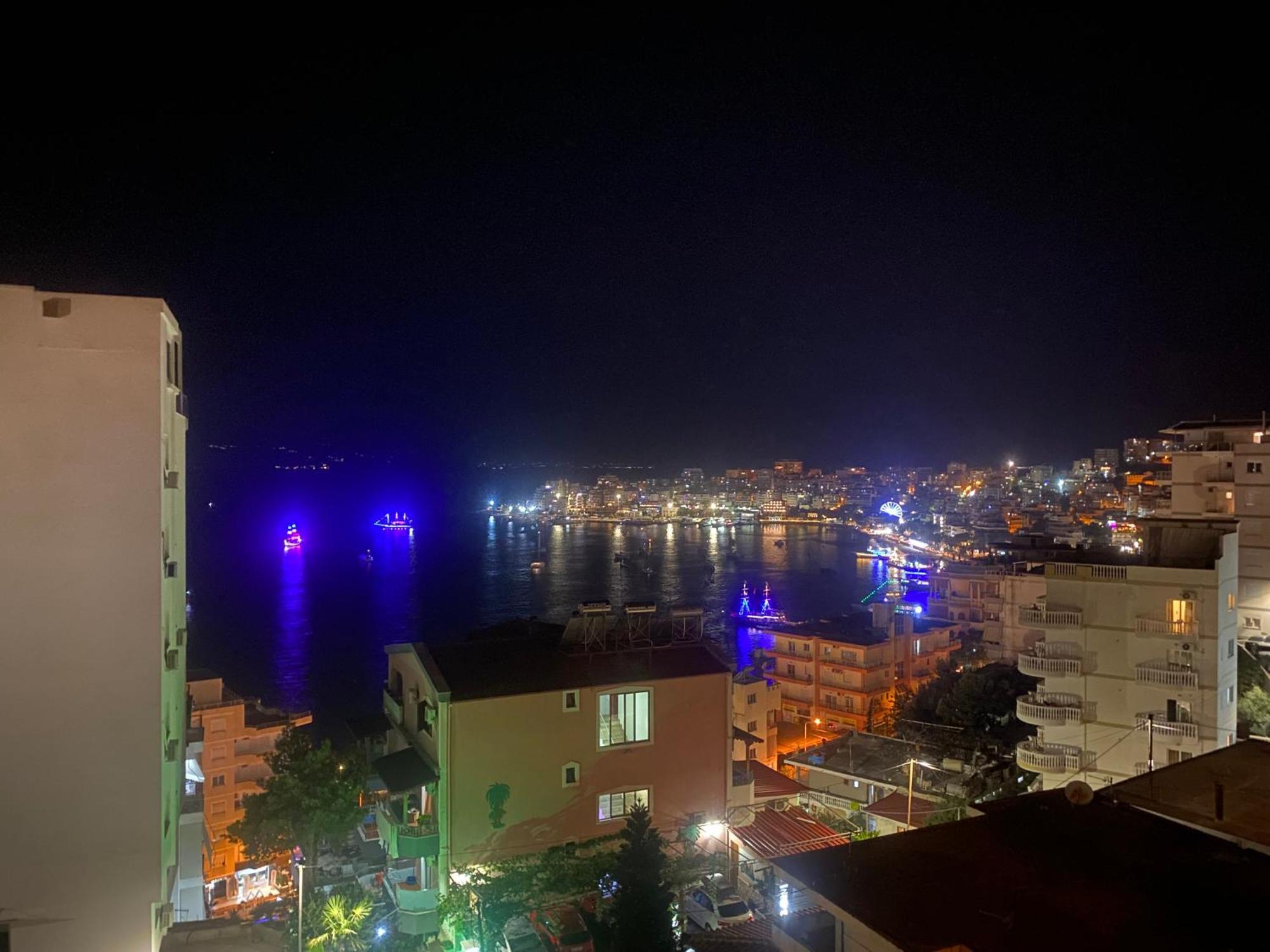 Blue Breeze Attic Apartments Sarandë Exteriör bild