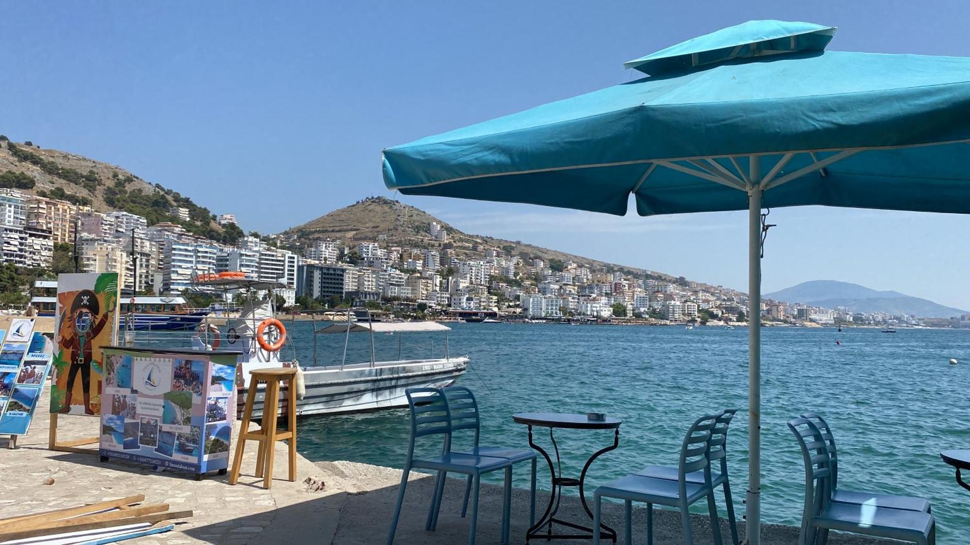 Blue Breeze Attic Apartments Sarandë Exteriör bild