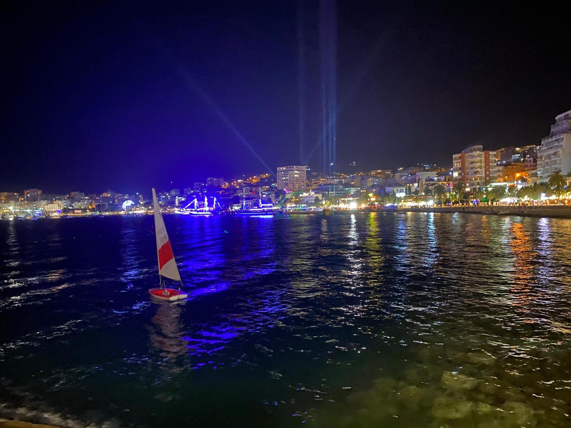 Blue Breeze Attic Apartments Sarandë Exteriör bild